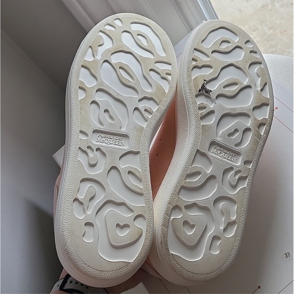 Alexander McQueen - Picture 5 of 8